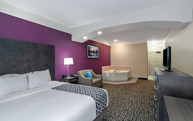 photo 5 of La Quinta Inn & Suites by Wyndham Latham Albany Airport