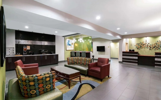 photo 2 of La Quinta Inn & Suites Lebanon