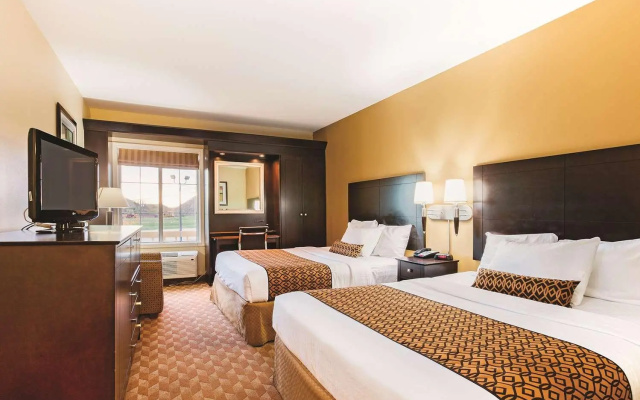 photo 2 of La Quinta Inn And Suites Lexington South Hamburg