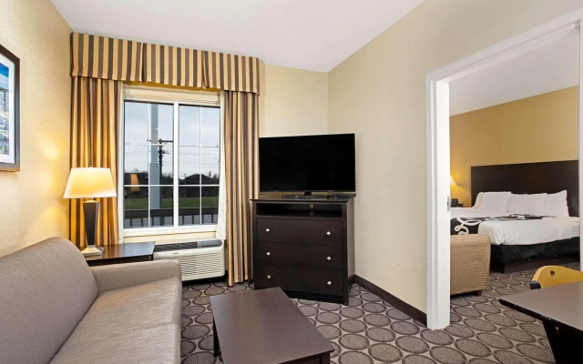 photo 3 of La Quinta Inn And Suites Lexington South Hamburg