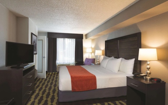 photo 2 of La Quinta Inn &amp; Suites Lynchburg at Liberty Univ.