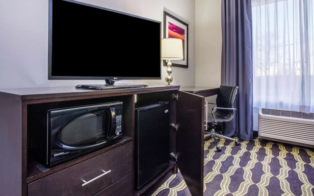 photo 3 of La Quinta Inn &amp; Suites Lynchburg at Liberty Univ.