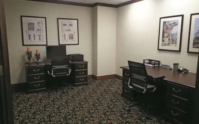 photo 2 of La Quinta Inn & Suites by Wyndham Madison American Center