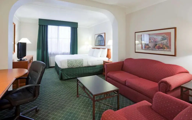 photo 3 of La Quinta Inn & Suites by Wyndham Madison American Center