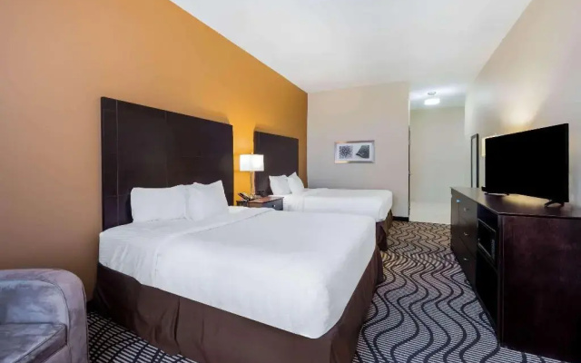photo 4 of La Quinta Inn & Suites Marshall