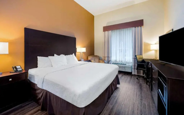 photo 5 of La Quinta Inn & Suites Marshall