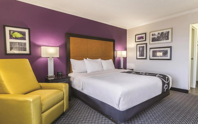 photo 3 of La Quinta Inn Suites Miami Airport East