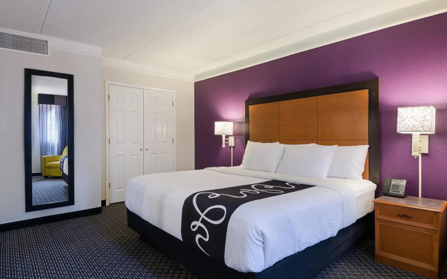 photo 4 of La Quinta Inn Suites Miami Airport East