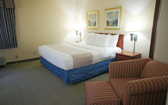 photo 5 of La Quinta Inn Suites Miami Airport East