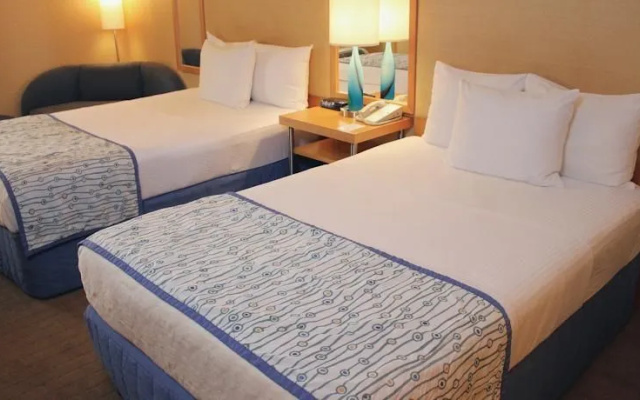 photo 3 of La Quinta Inn & Suites Miami Lakes