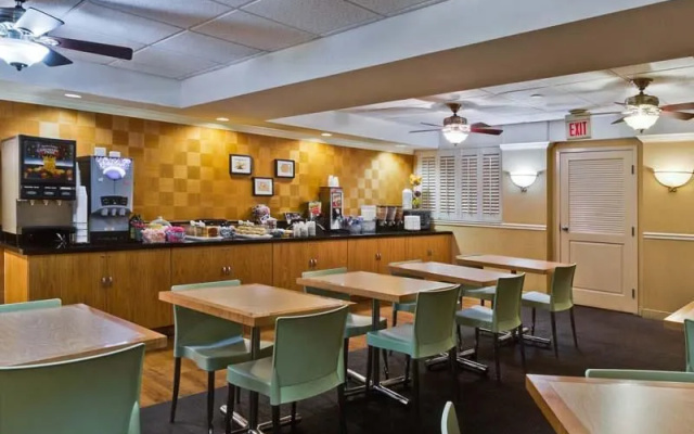 photo 4 of La Quinta Inn & Suites Miami Lakes