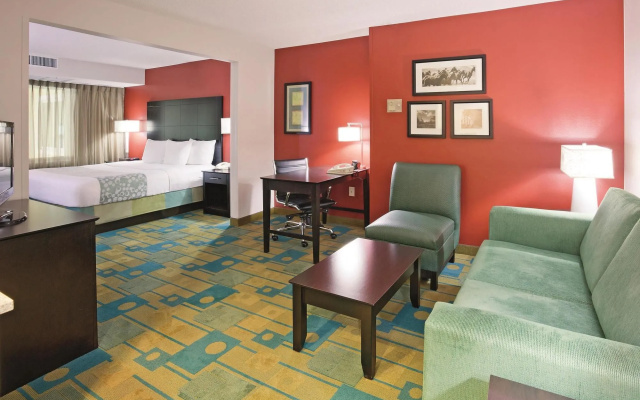 photo 2 of La Quinta Inn And Suites Milwaukee Bayshore Area
