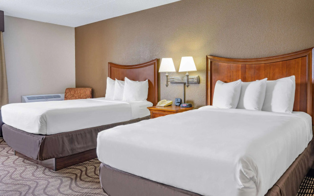 photo 4 of La Quinta Inn & Suites by Wyndham Minneapolis-Minnetonka