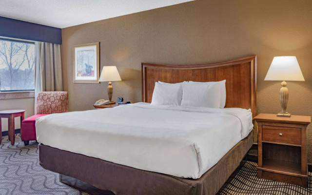 photo 5 of La Quinta Inn & Suites by Wyndham Minneapolis-Minnetonka