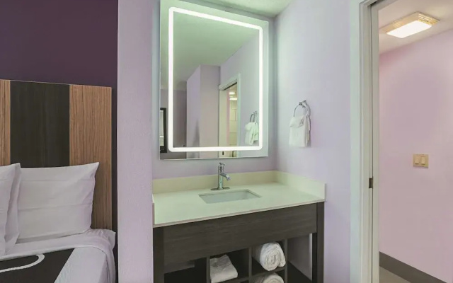 photo 5 of La Quinta Inn & Suites Minneapolis Northwest