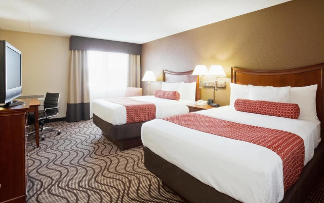 photo 3 of La Quinta Inn & Suites Minneapolis-Minnetonka