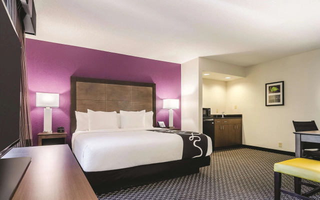 photo 3 of La Quinta Inn & Suites by Wyndham Myrtle Beach - N Kings Hwy