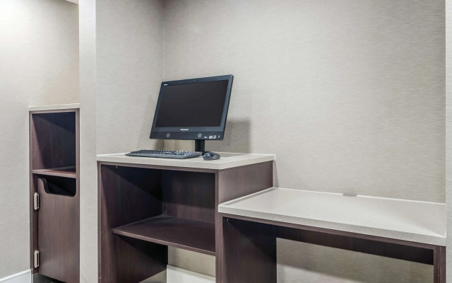 photo 4 of La Quinta Inn & Suites by Wyndham Myrtle Beach - N Kings Hwy