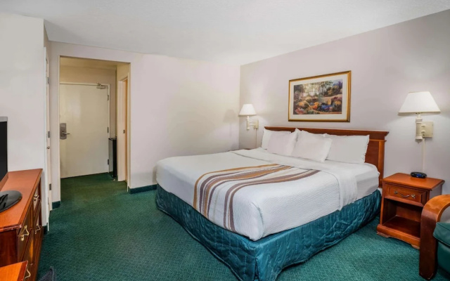 photo 3 of La Quinta Inn & Suites Nashville Franklin