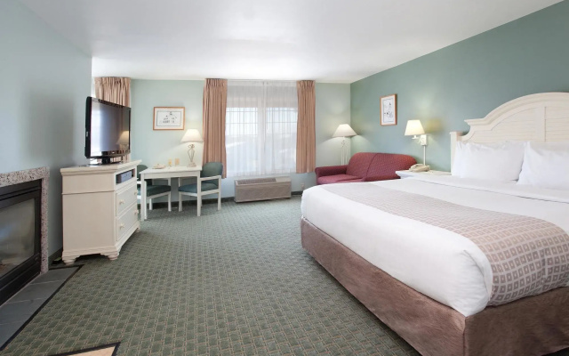 photo 3 of La Quinta Inn And Suites Newport