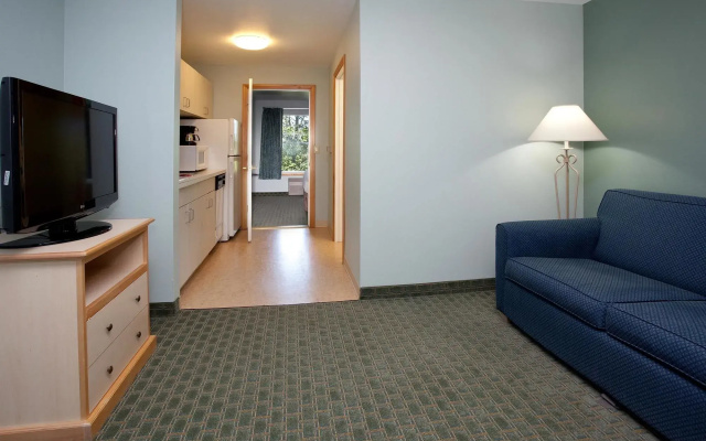 photo 4 of La Quinta Inn And Suites Newport