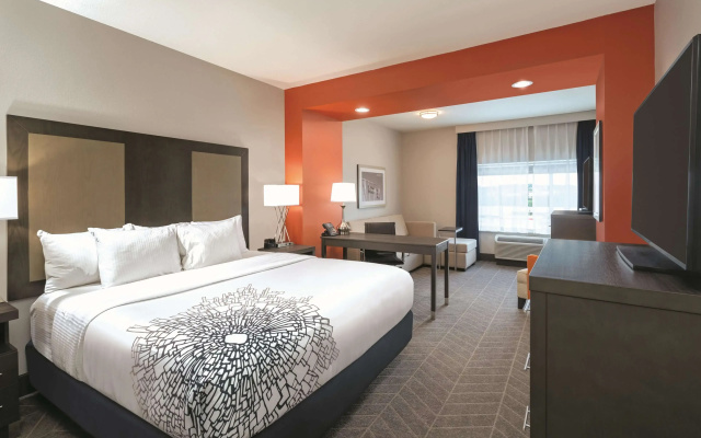 photo 3 of La Quinta Inn & Suites by Wyndham Opelika Auburn