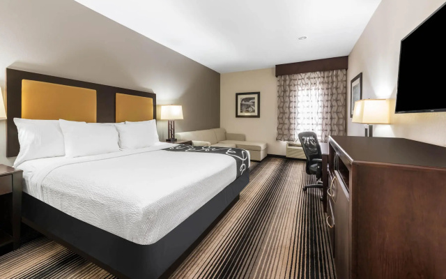 photo 5 of La Quinta Inn & Suites by Wyndham Orange
