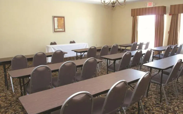 photo 3 of La Quinta Inn & Suites By Wyndham Orange
