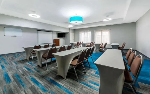 photo 4 of La Quinta Inn & Suites By Wyndham Orange