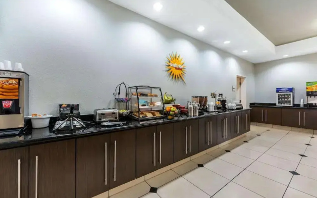 photo 5 of La Quinta Inn & Suites By Wyndham Orange