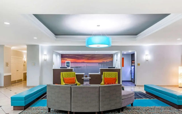 photo 2 of La Quinta Inn & Suites Orange