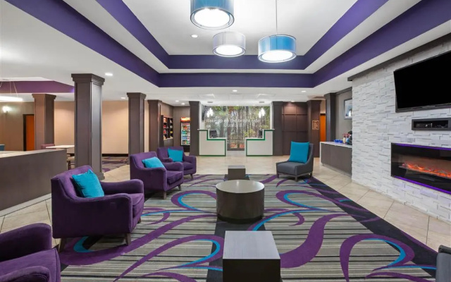 photo 2 of La Quinta Inn & Suites Pasadena North