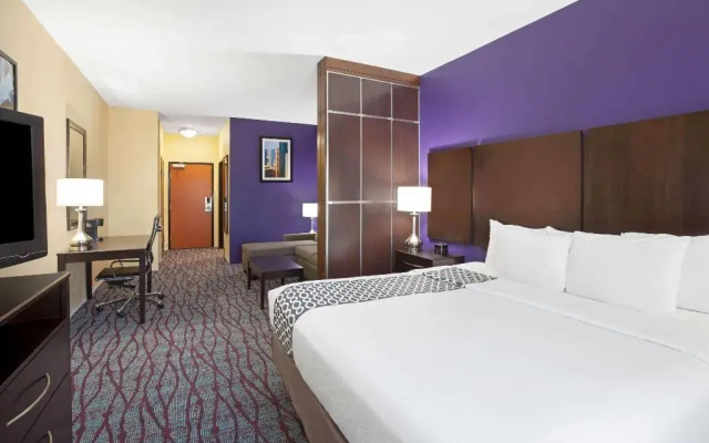 photo 3 of La Quinta Inn & Suites Pasadena North