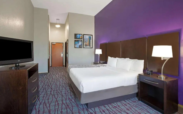 photo 4 of La Quinta Inn & Suites Pasadena North
