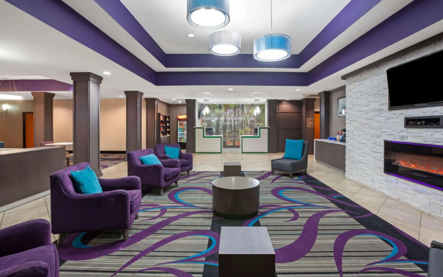 photo 2 of La Quinta Inn & Suites By Wyndham Houston Pasadena North