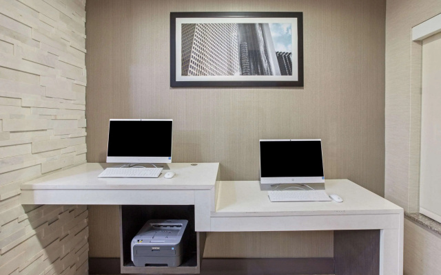 photo 4 of La Quinta Inn & Suites By Wyndham Houston Pasadena North