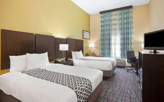 photo 5 of La Quinta Inn & Suites By Wyndham Houston Pasadena North