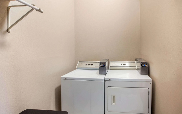 photo 5 of La Quinta Inn & Suites by Wyndham Pasadena