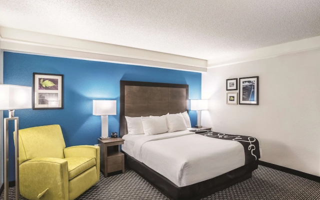 photo 3 of La Quinta Inn & Suites Phoenix Chandler