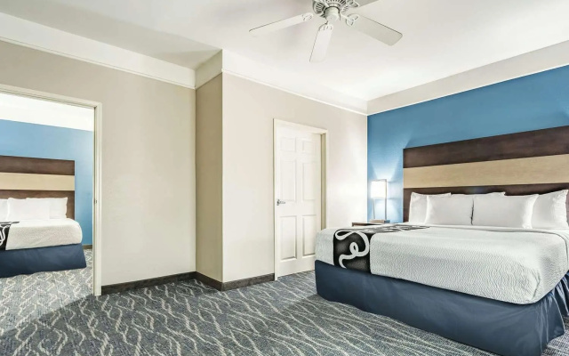 photo 3 of La Quinta Inn And Suites Phoenix I-10 West
