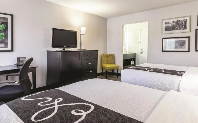 photo 4 of La Quinta Inn & Suites by Wyndham Phoenix Scottsdale