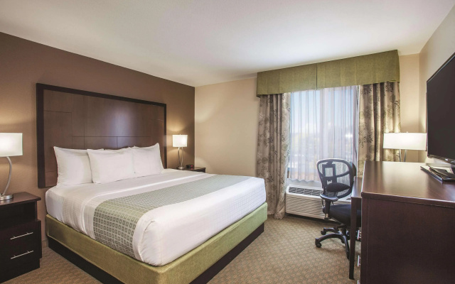 photo 2 of La Quinta Inn And Suites Portland Airport