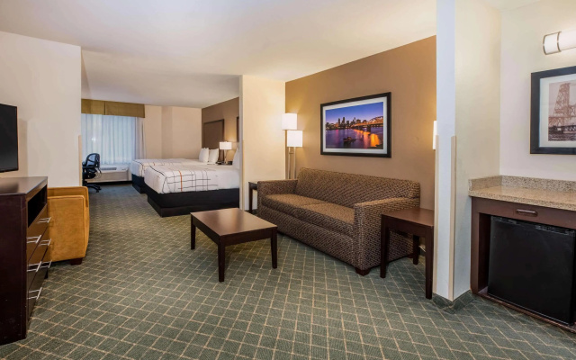 photo 3 of La Quinta Inn And Suites Portland Airport