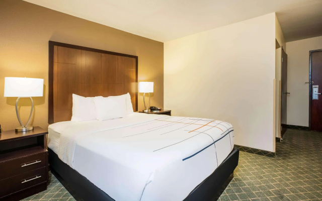 photo 4 of La Quinta Inn And Suites Portland Airport