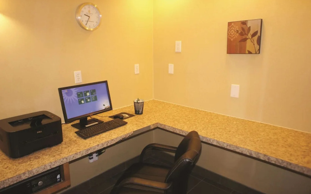 photo 3 of La Quinta Inn & Suites Raleigh Cary