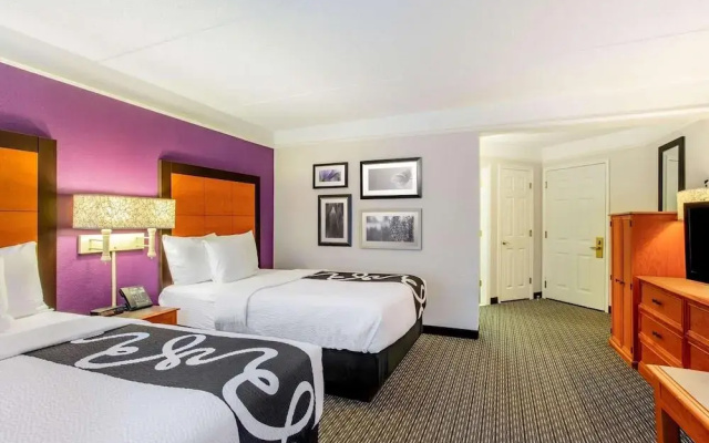 photo 3 of La Quinta Inn & Suites Raleigh Durham Intl Ap