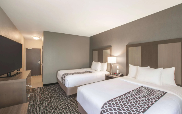 photo 5 of La Quinta Inn & Suites by Wyndham San Marcos Outlet Mall