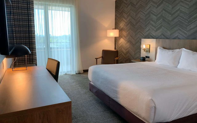 photo 4 of La Quinta Inn & Suites Santa Rosa Sonoma