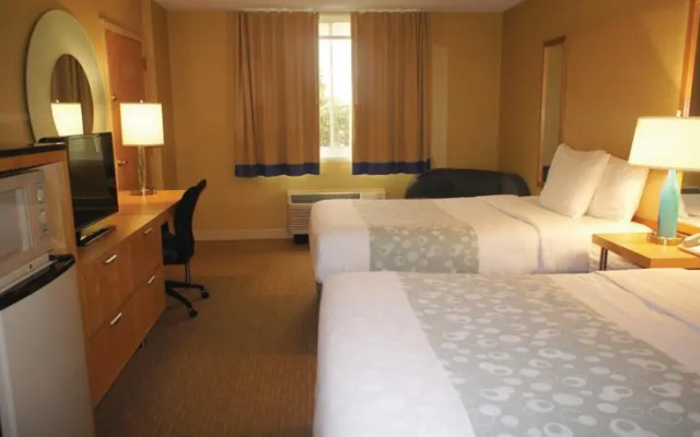 photo 3 of La Quinta Inn & Suites By Wyndham Sarasota Downtown
