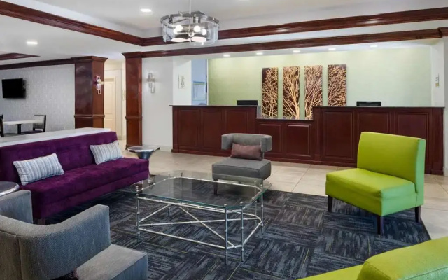 photo 2 of La Quinta Inn & Suites Savannah Airport-Pooler